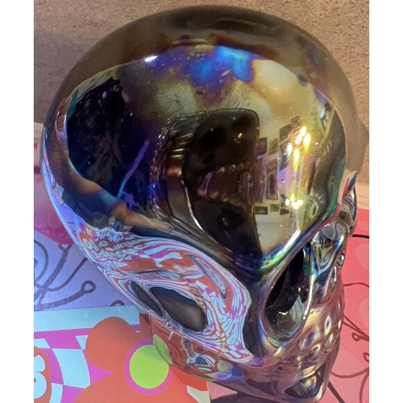 -HALLOWEEN SKULL decor Dark Iridescent Reflective Skull Figurine - Picture 8 of 14